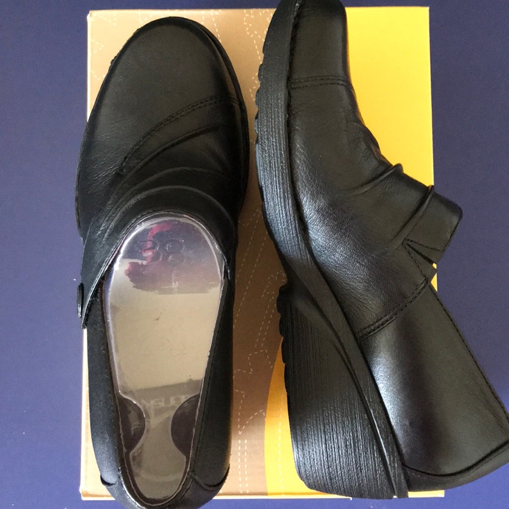 NIB Women’s Dansko wedge